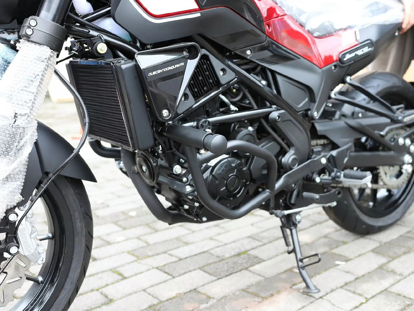 Benelli Leoncino 250 Crash Bars Carbon Steel Motorcycle Engine Cover Guard Set